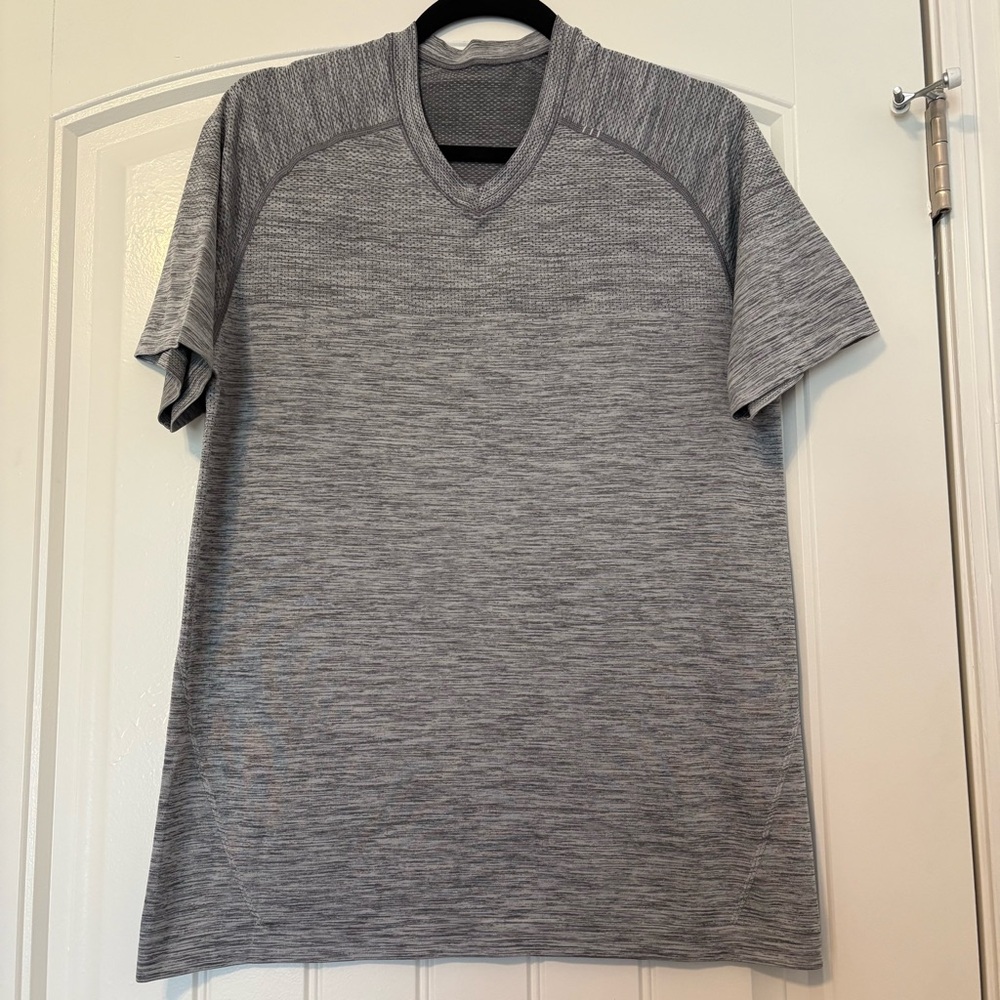 Lululemon Athletica M Heather Gray Metal Vent Tech Short Sleeve V-Neck Tee Shirt